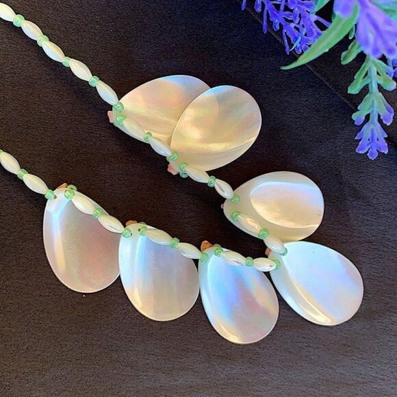 Unique Gorgeous Vintage Teardrop MOP Necklace W/Angel Skin Coral Accents - Picture 8 of 9